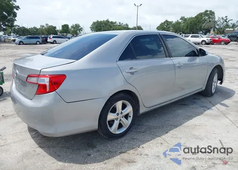 2014 Toyota Camry Le z USA, uszkodzony, nr VIN 4T1BF1FK7EU452271